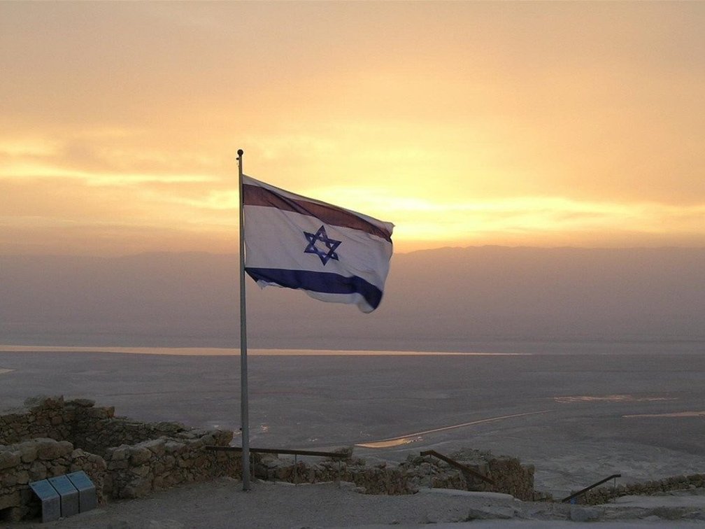 Flagge von Israel auf einem Berg